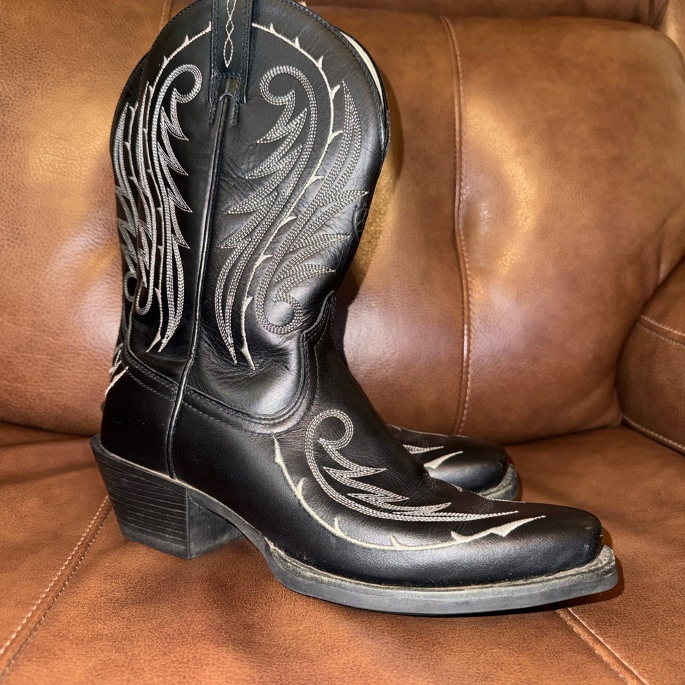 Ariat Boots with Embroidery | Black